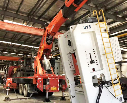 连云港附近随车吊出租，轻松解决运输难题