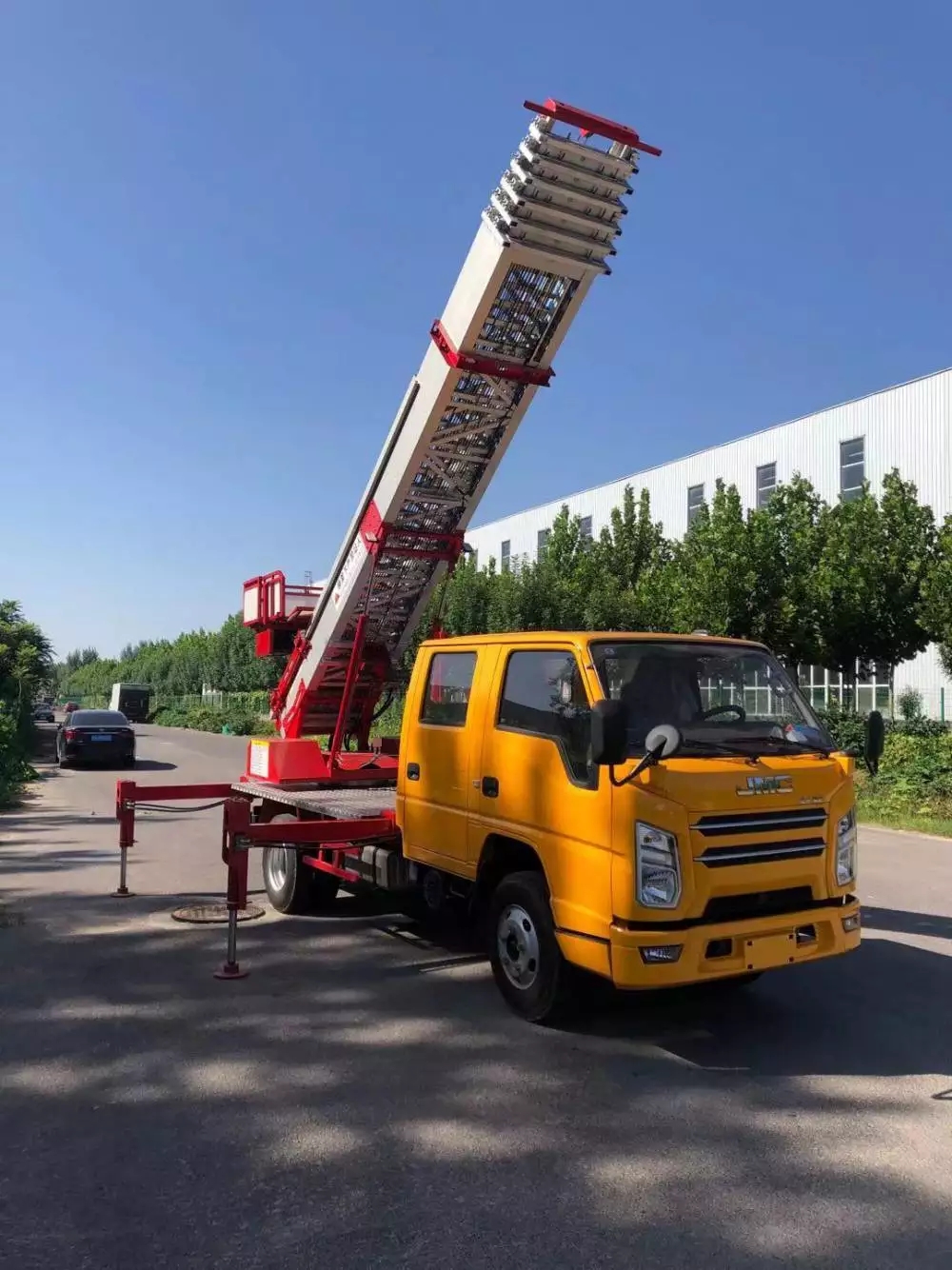 连云港附近的云梯车出租服务：轻松解决高空作业需求