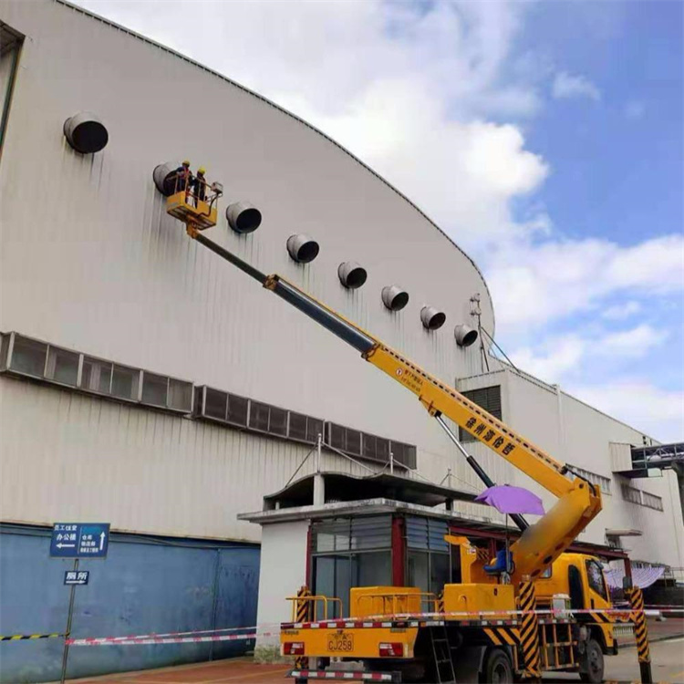 连云港高空作业车出租服务：专业广告牌安装解决方案