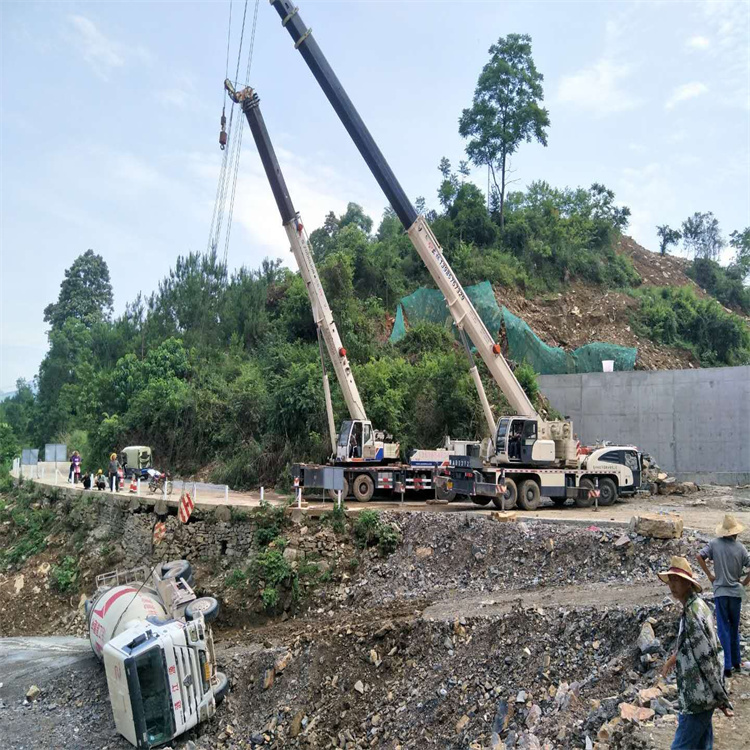 连云港汽车掉沟里叫吊车救援要多少钱